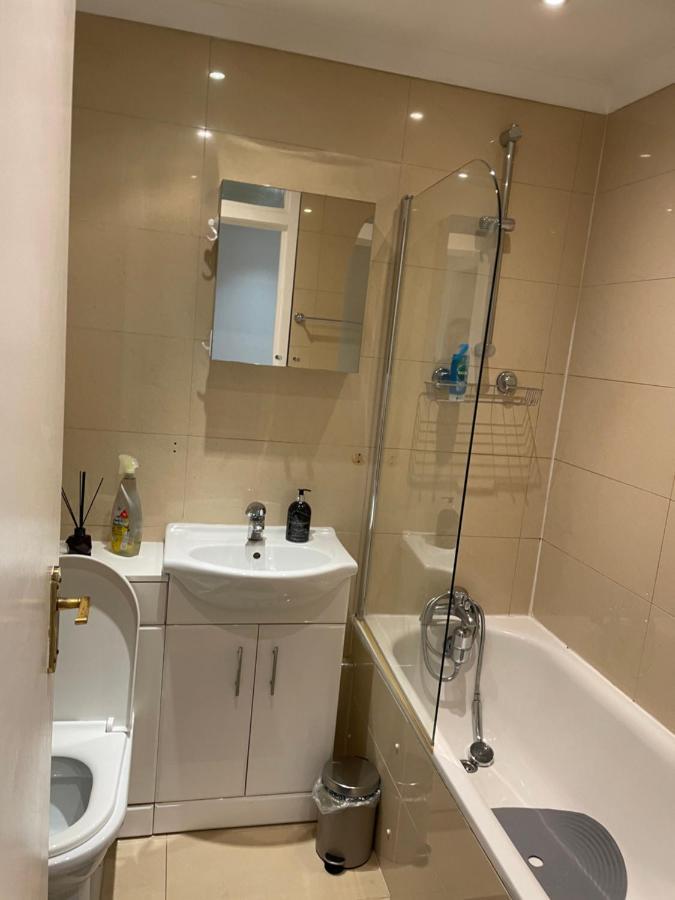 2 Bedroom Apartment Chiswick Park Tube Station Londres Exterior foto