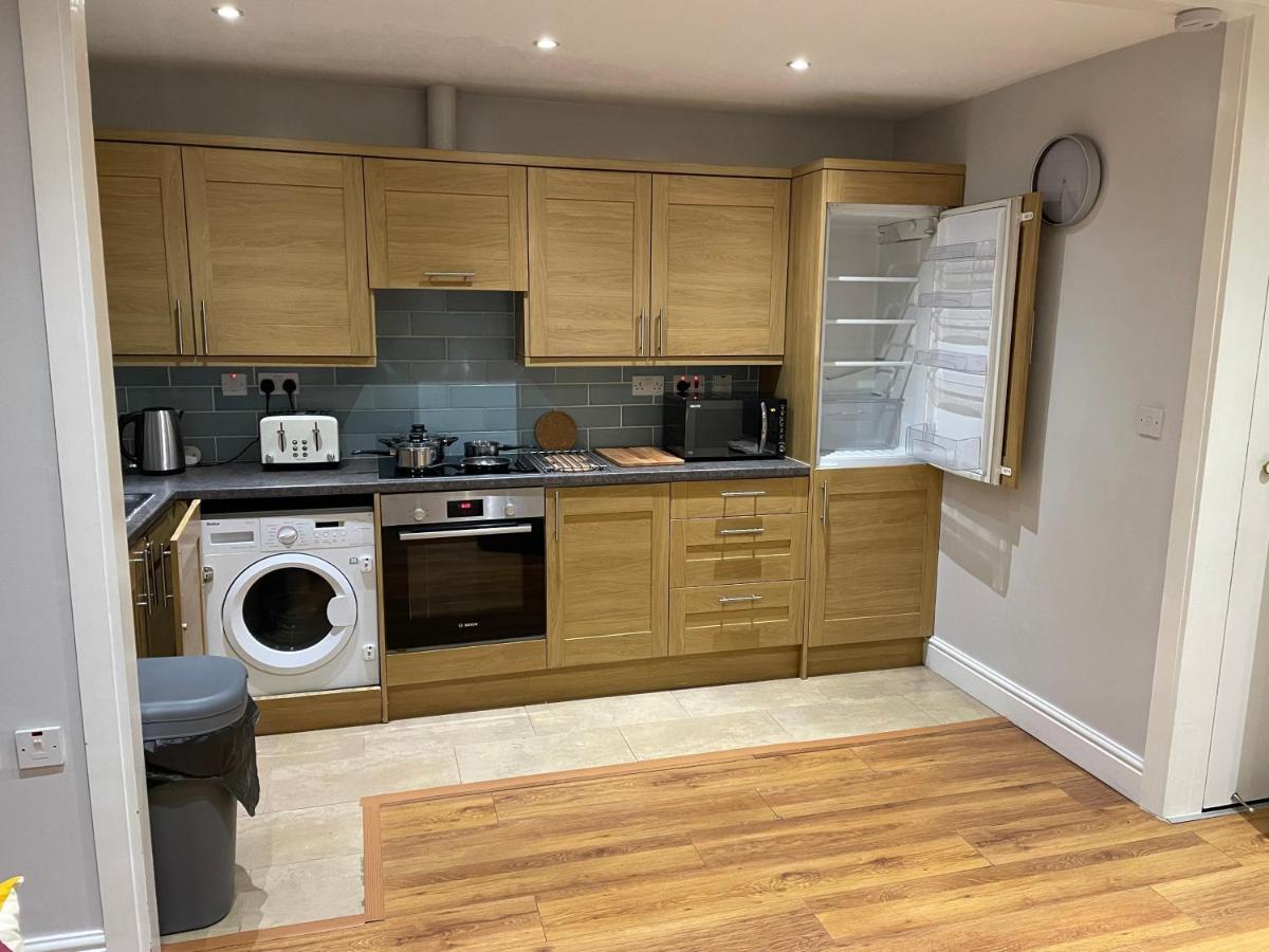 2 Bedroom Apartment Chiswick Park Tube Station Londres Exterior foto