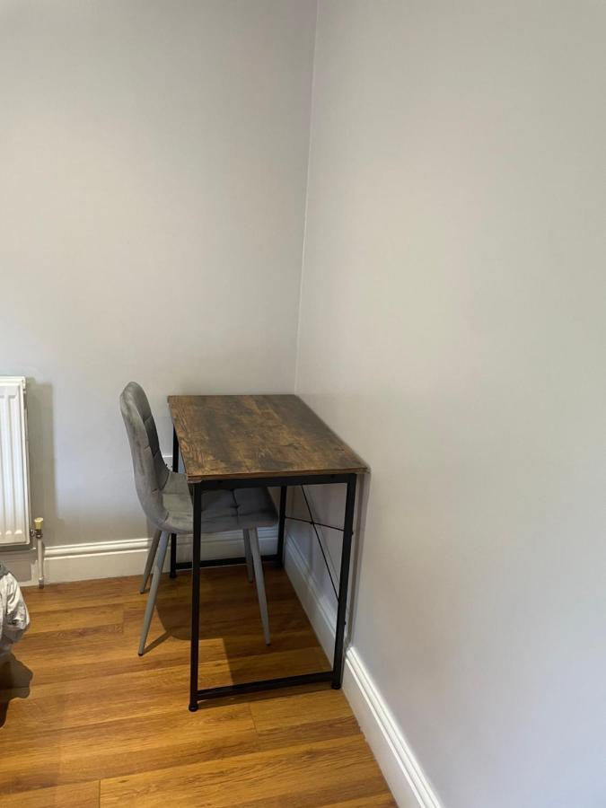 2 Bedroom Apartment Chiswick Park Tube Station Londres Exterior foto