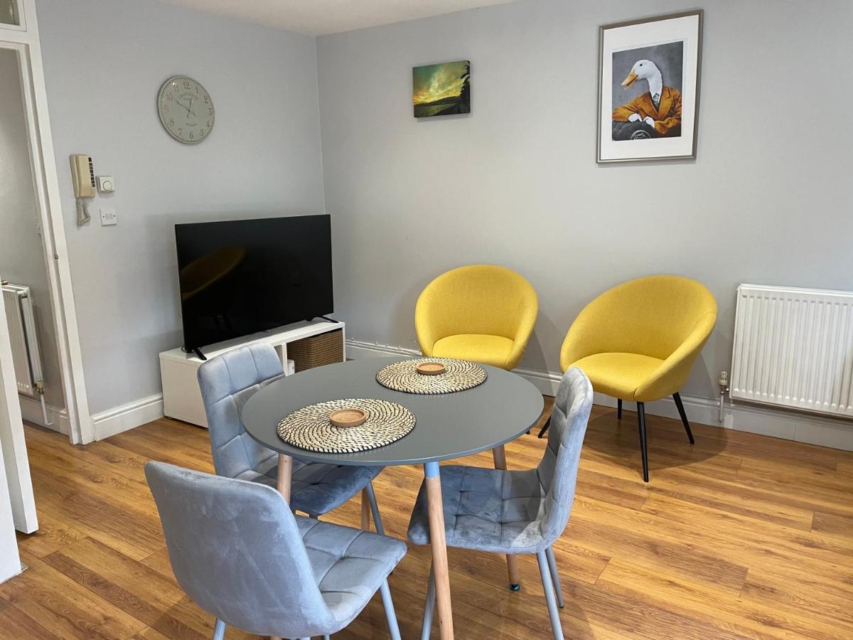 2 Bedroom Apartment Chiswick Park Tube Station Londres Exterior foto